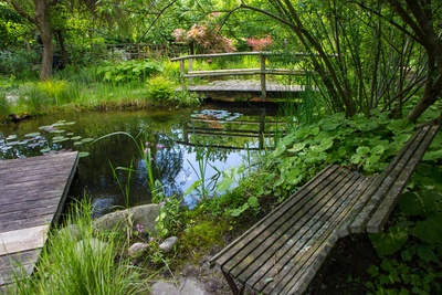 Gartenbank am Teich